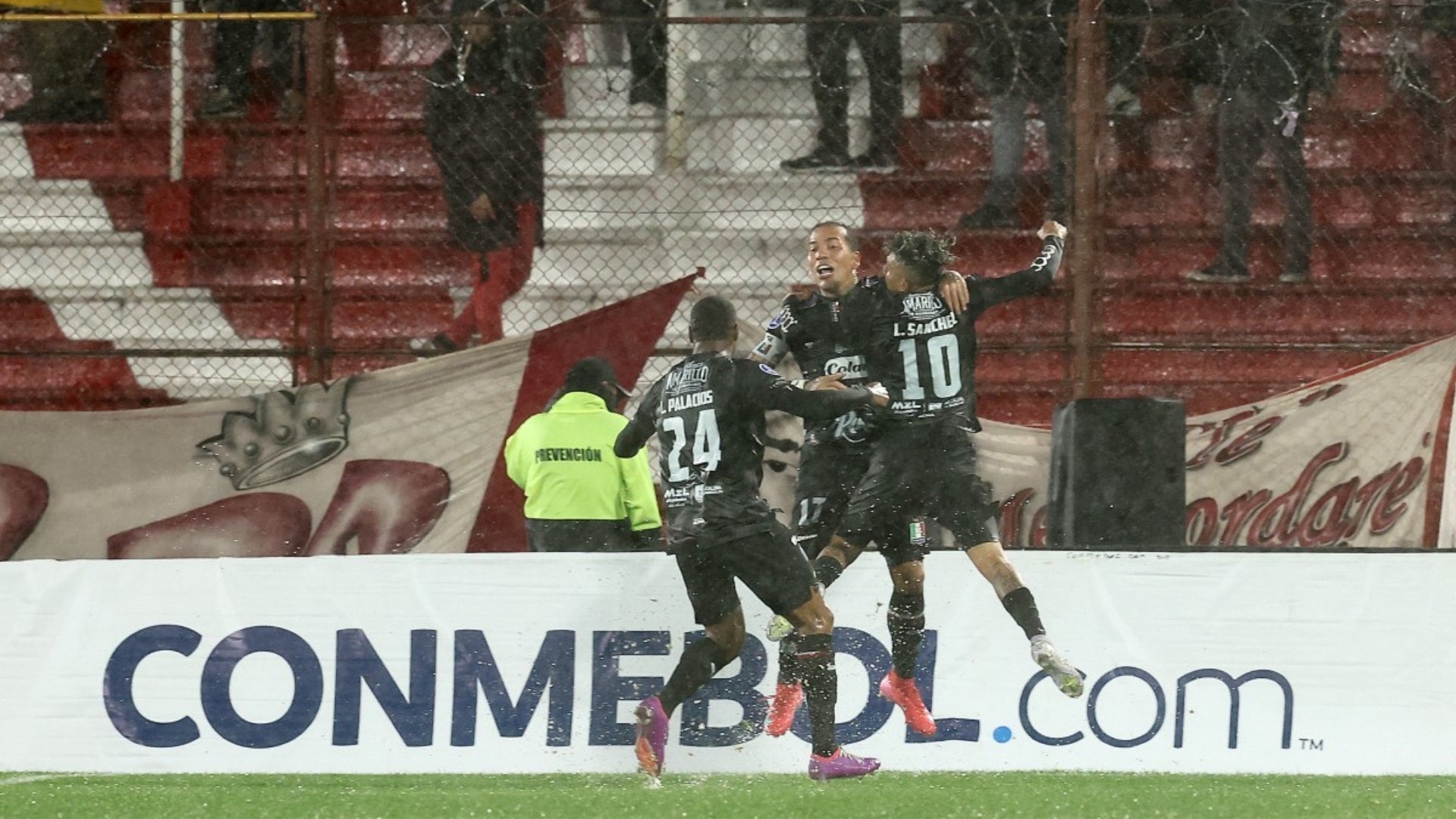 Once Caldas eliminó a Huracán