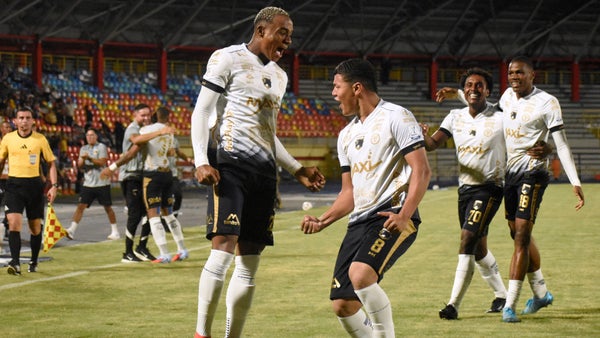 El VAR revisó el gol de Llaneros por posible fuera de lugar