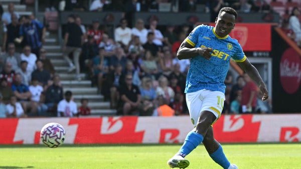 Jhon Arias debutó como titular en Premier, pero Wolves volvió a perder