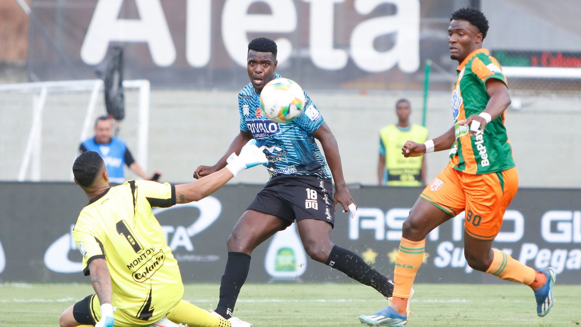 Pereira rescató un punto en su visita a Envigado - VizzorImage