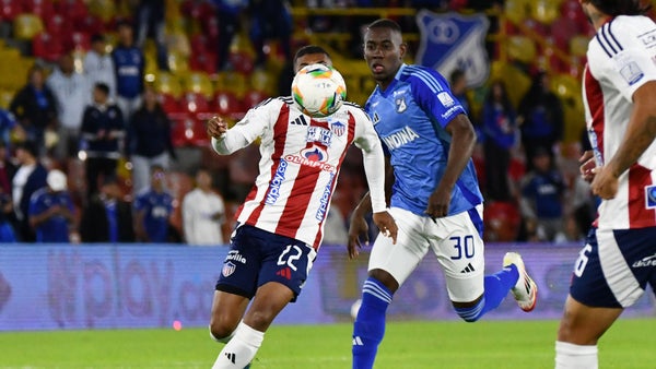 El árbitro mostró la tarjeta roja en Millonarios vs. Junior