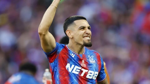 Daniel Muñoz dio otra asistencia