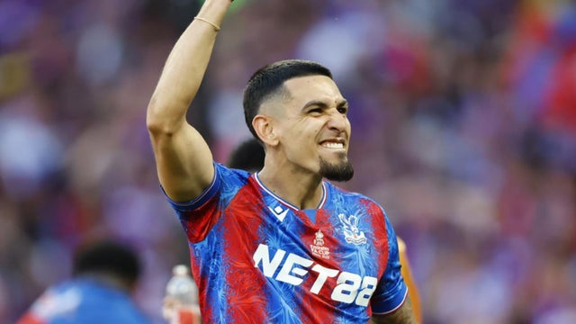 Daniel Muñoz dio otra asistencia