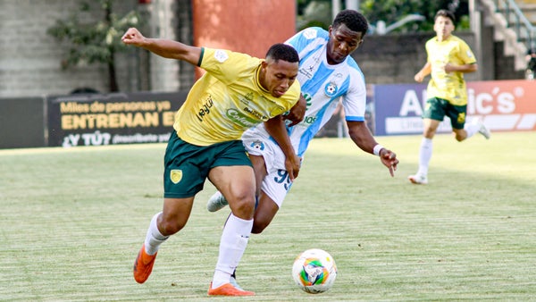 Leones perdonó y Real Santander estuvo cerca de marcarle un golazo