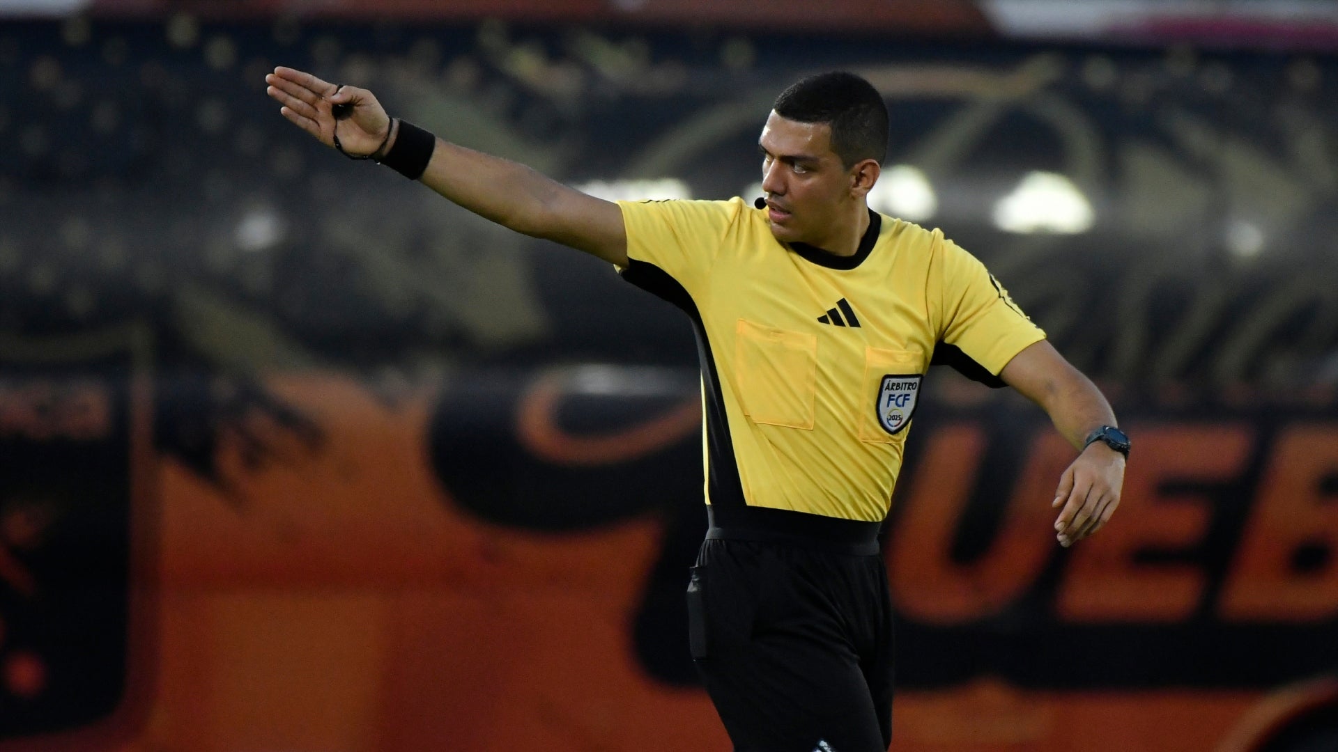 David Espinosa, arbitro de Real Cartagena vs Millonarios - VizzorImage