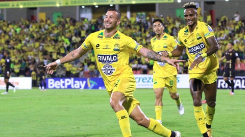 Pons marco en Bucaramanga vs America por Copa BetPlay - VizzorImage