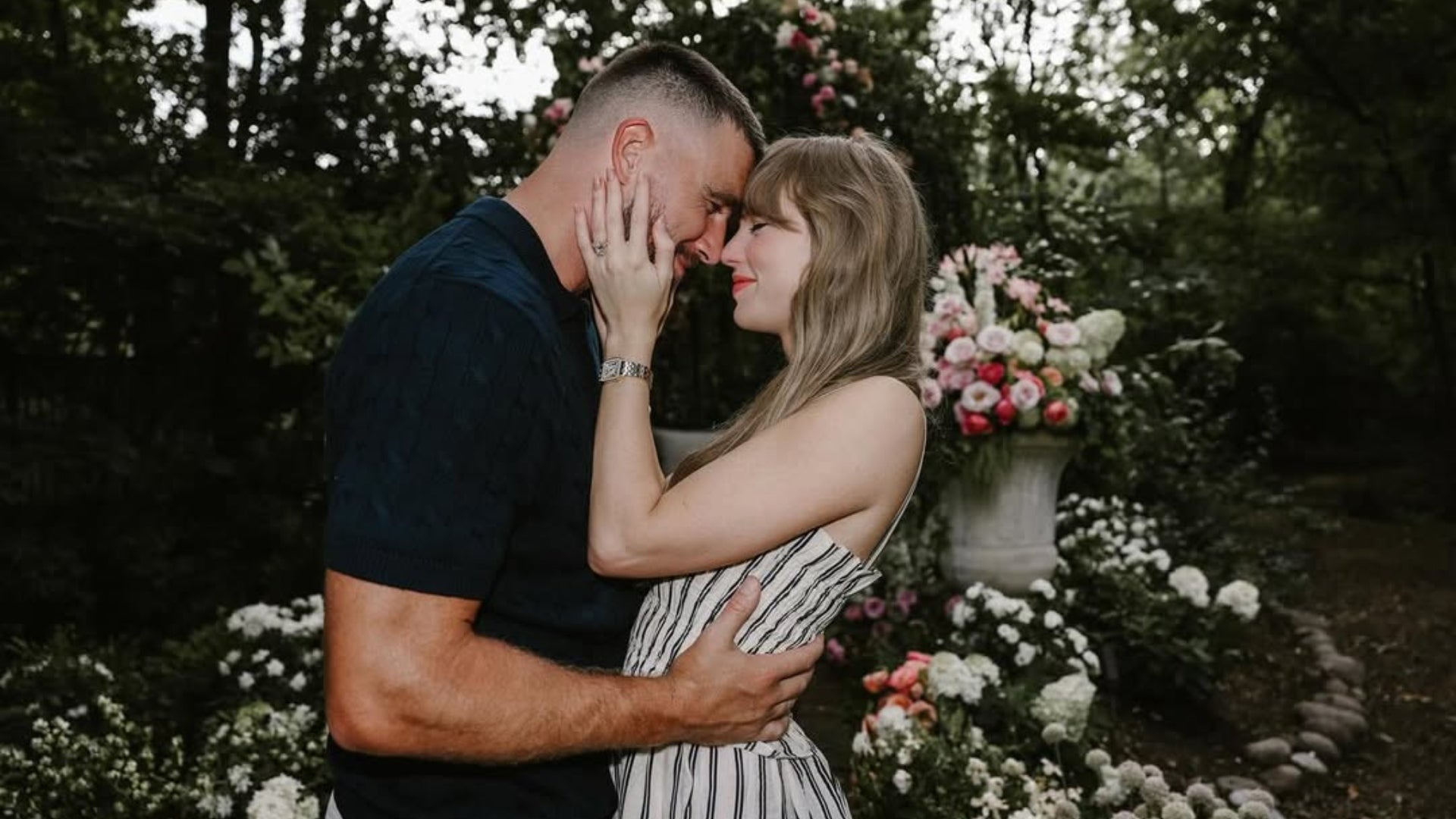 Taylor Swift y Travis Kelce anunciaron su matrimonio - @taylorswift_@killatrav