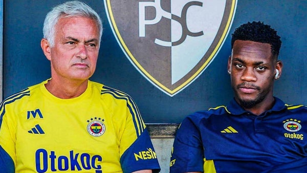 Jhon Durán sorprendió con su mensaje de despedida a José Mourinho