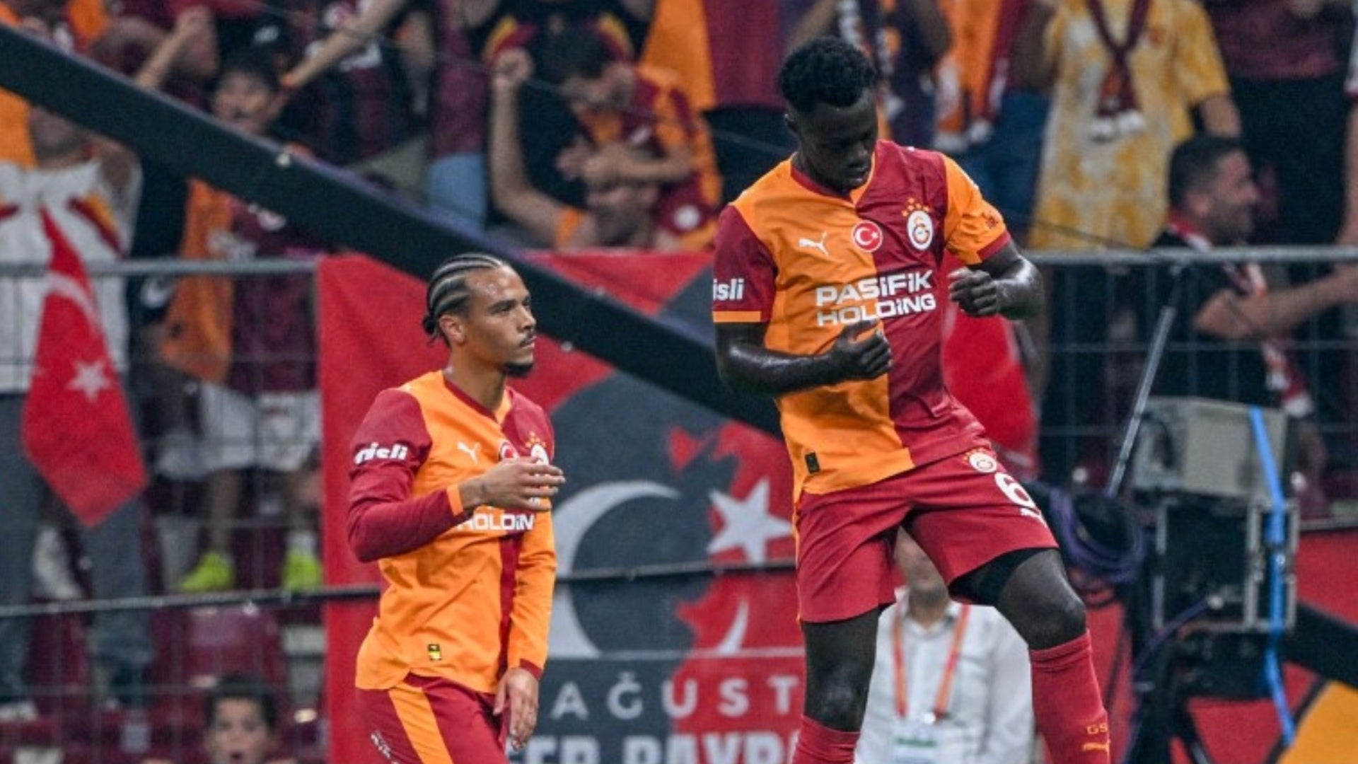 Davinson Sanchez marco gol en Galatasaray - AFP