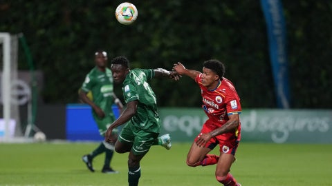 La Equidad y Pasto se quedaron con un jugador menos - VizzorImage