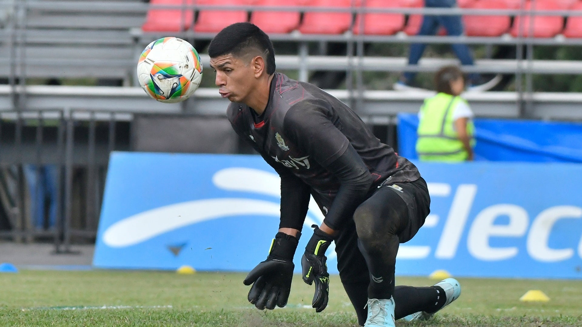 Portero de Tigres negó dos veces el gol de Cucuta - VizzorImage