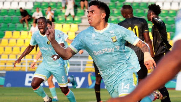 Barranquilla cobró penal vs. Internacional por protestada mano Barranquilla cobró penal vs. Internacional por protestada mano