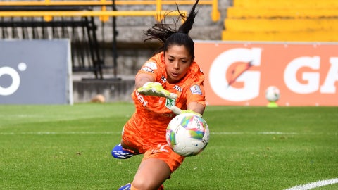 Stefany Castaño, portera de Nacional Femenino - VizzorImage