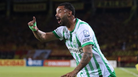 Edwin Cardona celebra gol de Nacional - VizzorImage