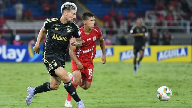 Giordana y Carrascal en Millonarios vs America - VizzorImage