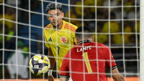 Carlos Lampe, tendencia por usar camiseta de Colombia - AFP
