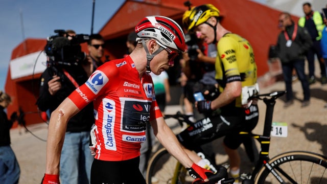 Jonas Vingegaard, campeón de La Vuelta 2025, no pudo celebrar en el podio - AFP