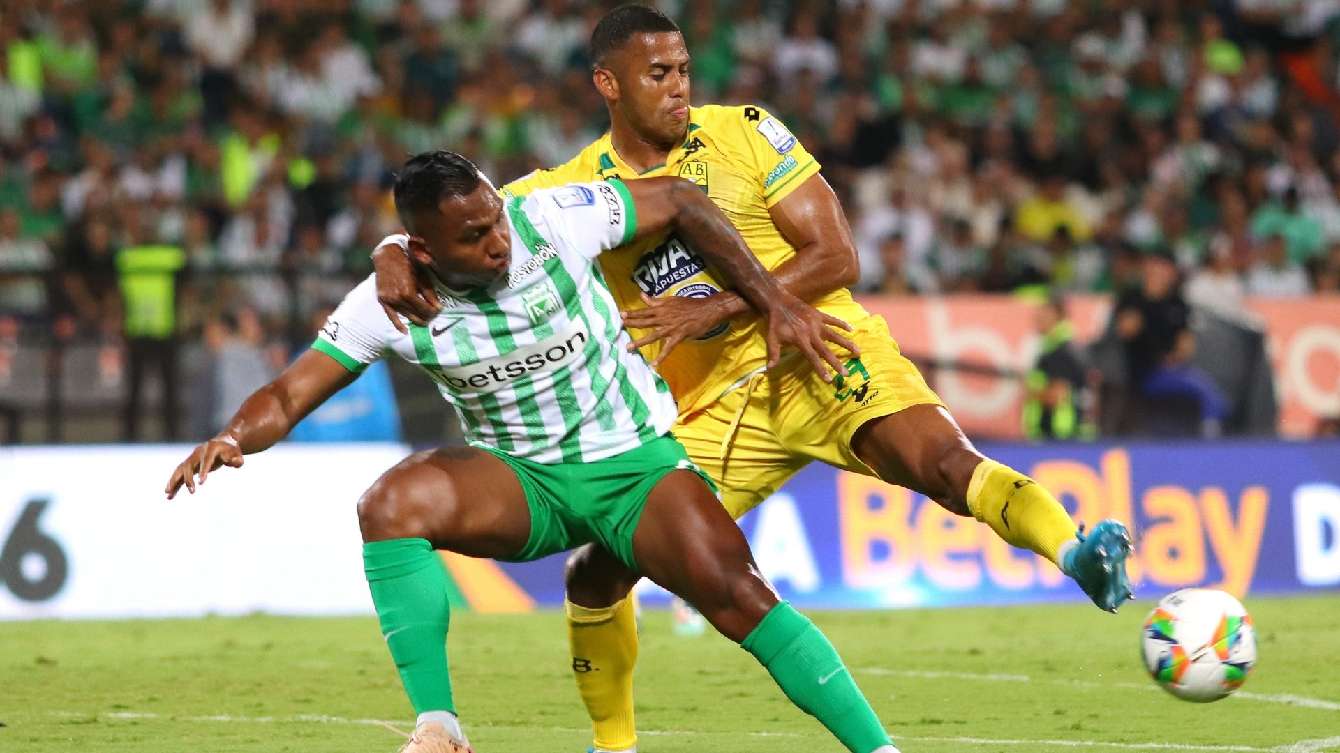 Alfredo Morelos protagonizó una nueva discusión en el FPC- VizzorImage