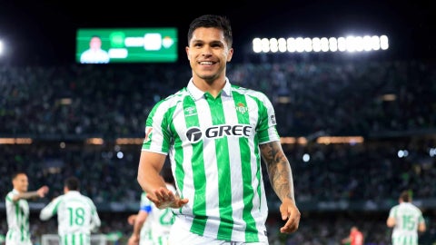 Juan Camilo 'Cucho' Hernández marcó un golazo con Betis _ AFP