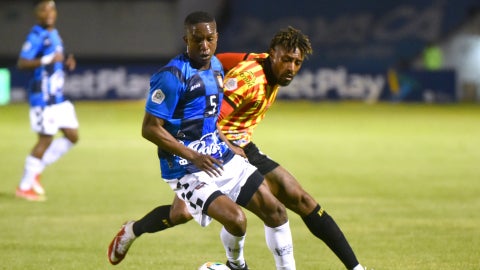 Pereira se salvo por muy poco del penal vs Chico - VizzorImage