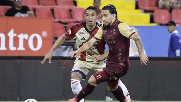 El árbitro sancionó un polémico penalti en Tolima vs. Medellín
