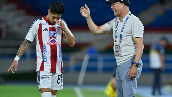 Junior desperdició un penalti de una manera increíble