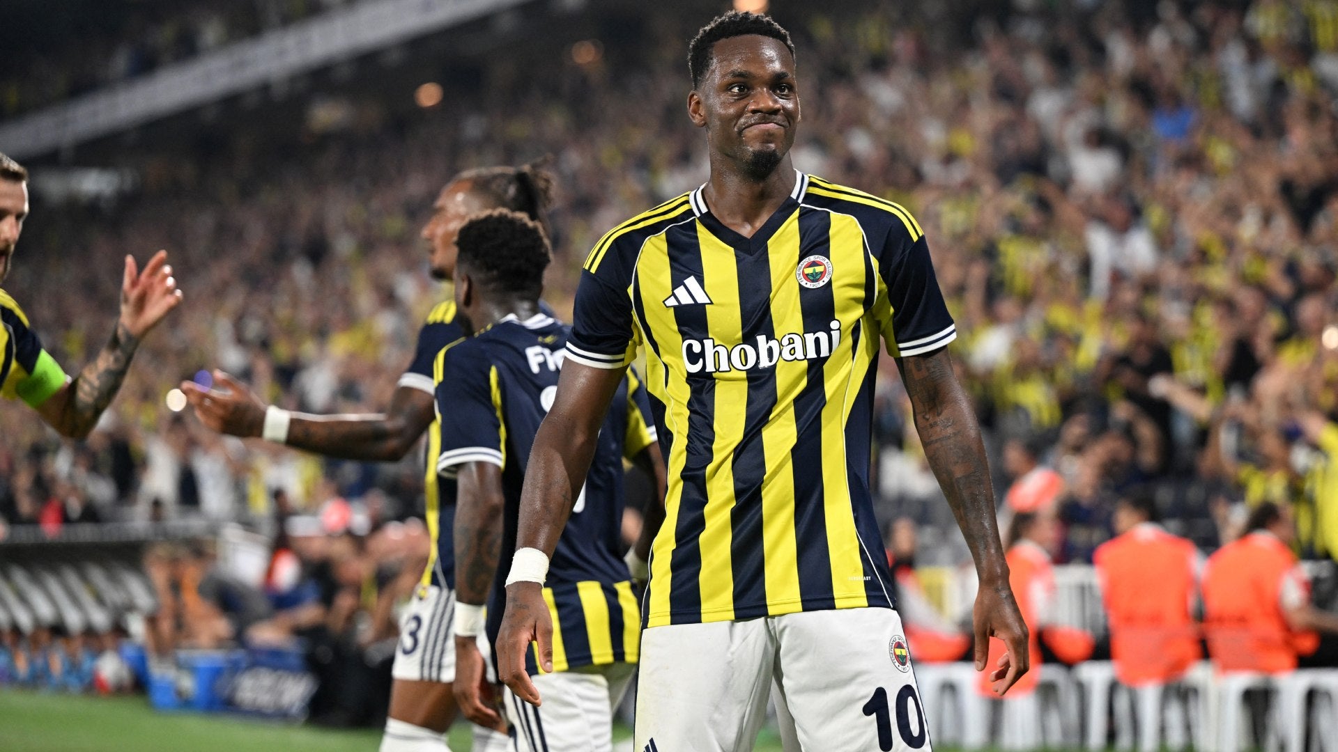 Jhon Durán habría llegado por una gran suma a Fenerbahce