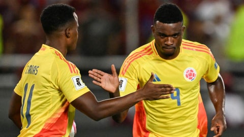 Jhon Arias y Jhon Córdoba en selección Colombia - AFP