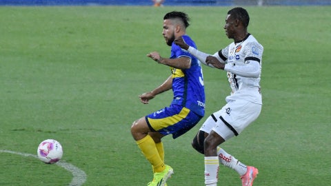 Boca Juniors se salvo del gol de camerino de Bogota - VizzorImage