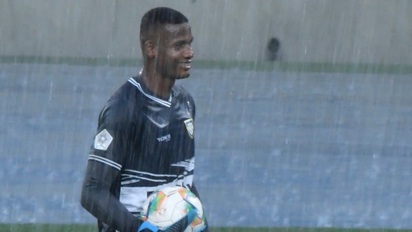 Atajadón del portero de Boca Juniors evitó el descuento de Bogotá