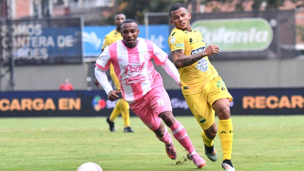 Envigado descontó con un penal ante Bucaramanga