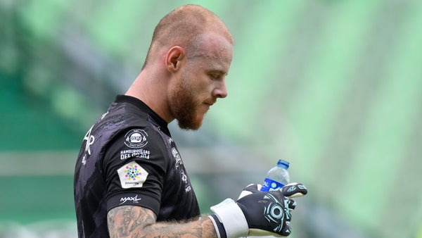 La impresionante doble atajada del arquero de Llaneros ante Fortaleza