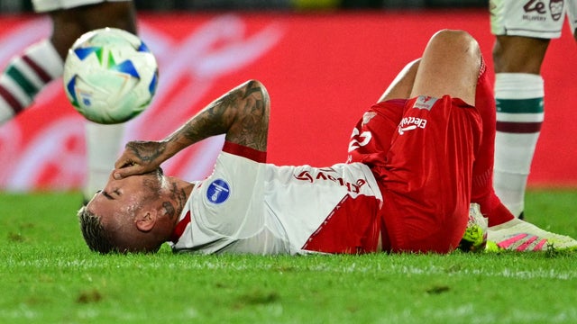 Rodrigo Holgado recibió suspensión de FIFA - AFP