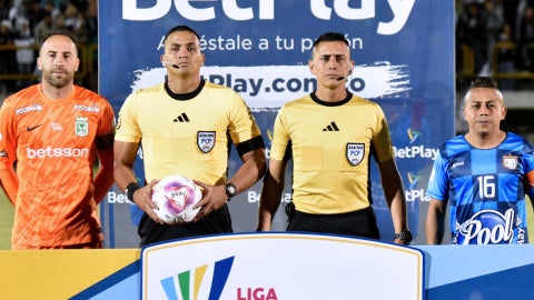 Jairo Mayorga, arbitro de Boyaca Chico vs Nacional - VizzorImage