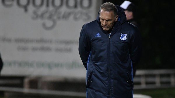 Hinchas de Millonarios despiden a Miguel Ángel Russo en La Bombonera Hinchas de Millonarios despiden a Miguel Ángel Russo en La Bombonera