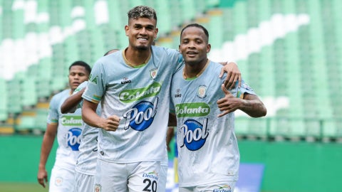 Jaguares goleó a Leones en el Torneo