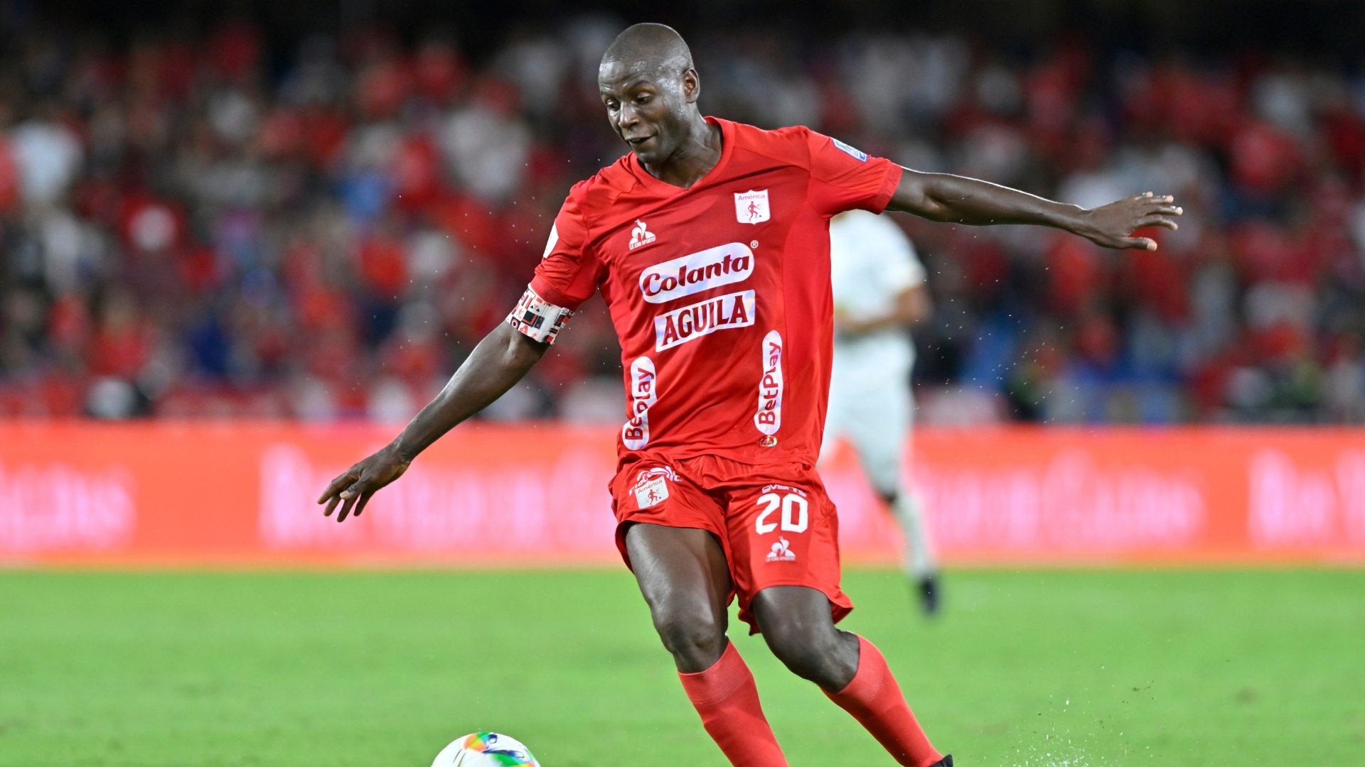 Adrián Ramos falló una gran opción de gol