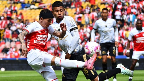 Duro pisoton en Llaneros vs Santa Fe - VizzorImage