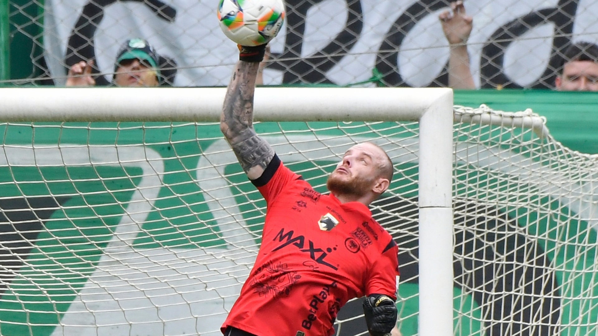 Miguel Ortega, arquero de Llaneros - VizzorImage