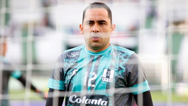 James Aguirre salvó a Once Caldas y evitó el gol de Medellín