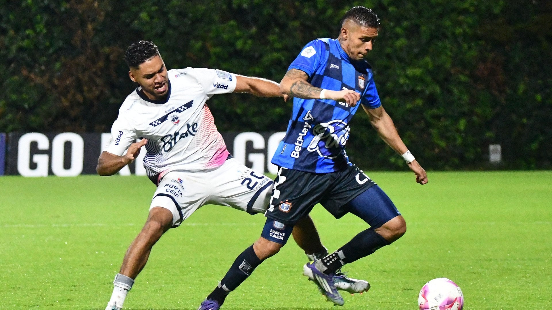 Fortaleza venció agónicamente a Boyacá Chicó