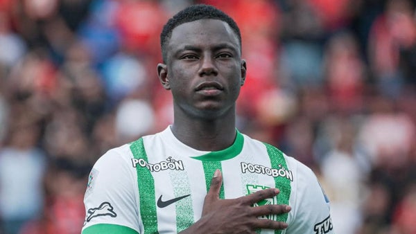 Marino Hinestroza tuvo emotivo gesto con una hincha de Nacional Marino Hinestroza tuvo emotivo gesto con una hincha de Nacional