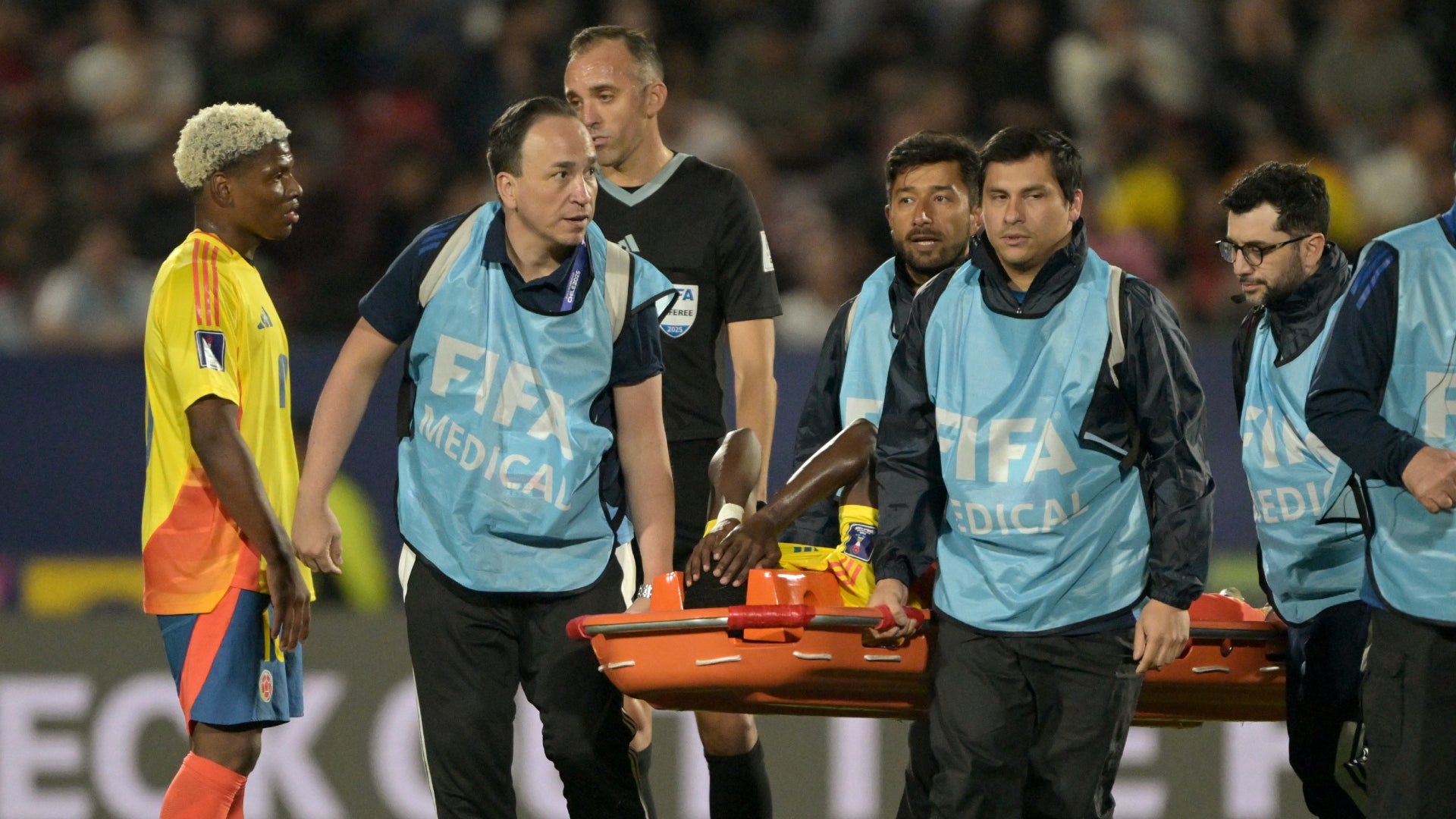 Joel Canchimbo, lesionado en Colombia vs. Argentina - AFP