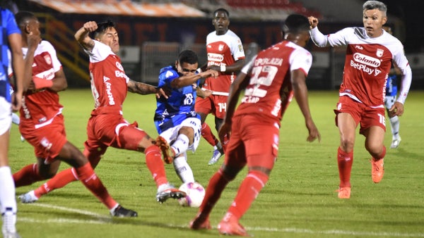 Santa Fe estuvo cerca de marcar un golazo ante Boyacá Chicó