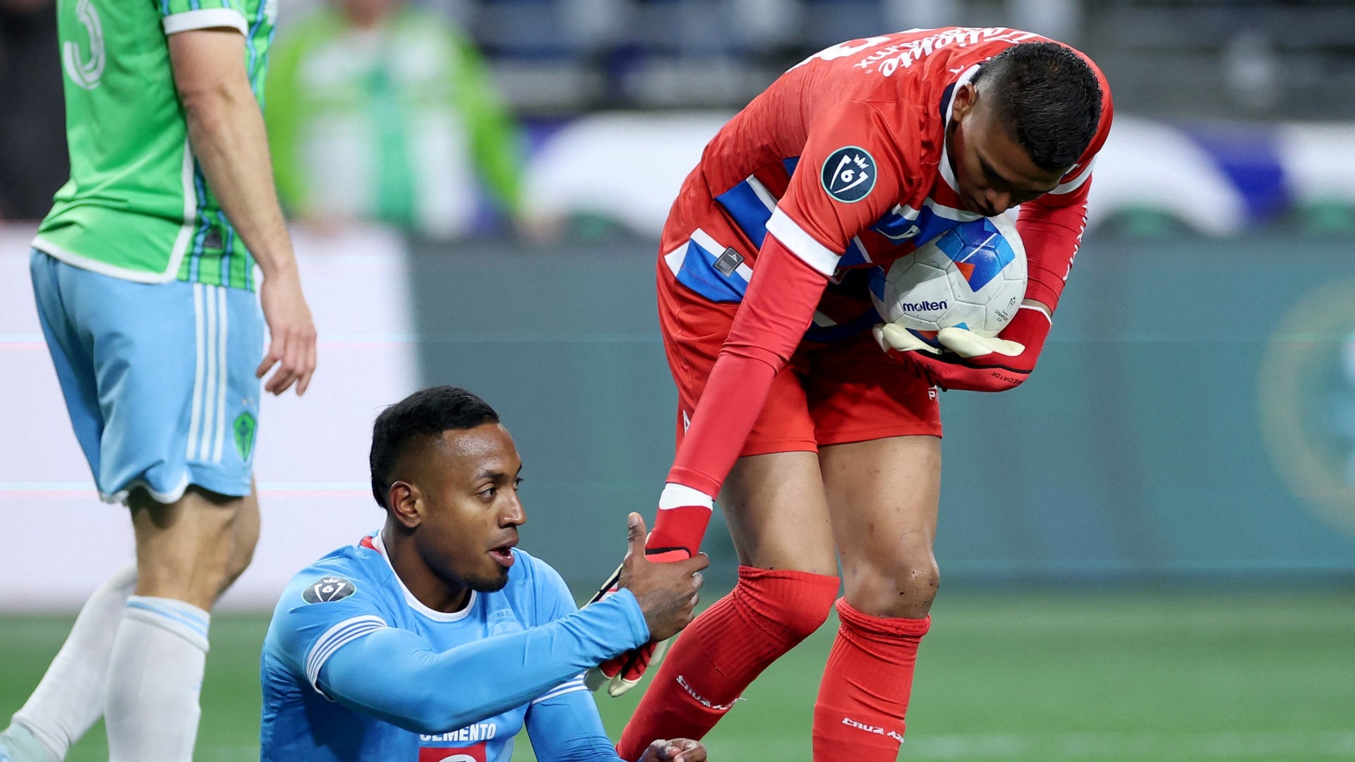 Kevin Mier y Willer Ditta protagonizan polémica en México - AFP