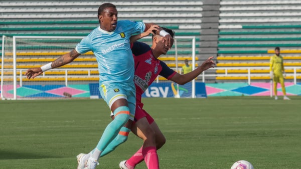 Árbitro no dio esta mano como penal en Inter vs. Real Santander Árbitro no dio esta mano como penal en Inter vs. Real Santander