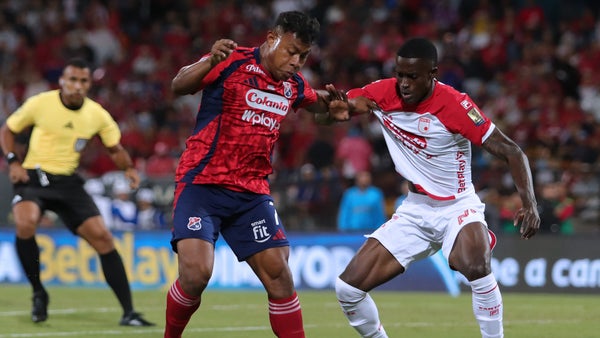 Medellín y Santa Fe firmaron el empate tras un frenético partido Medellín y Santa Fe firmaron el empate tras un frenético partido
