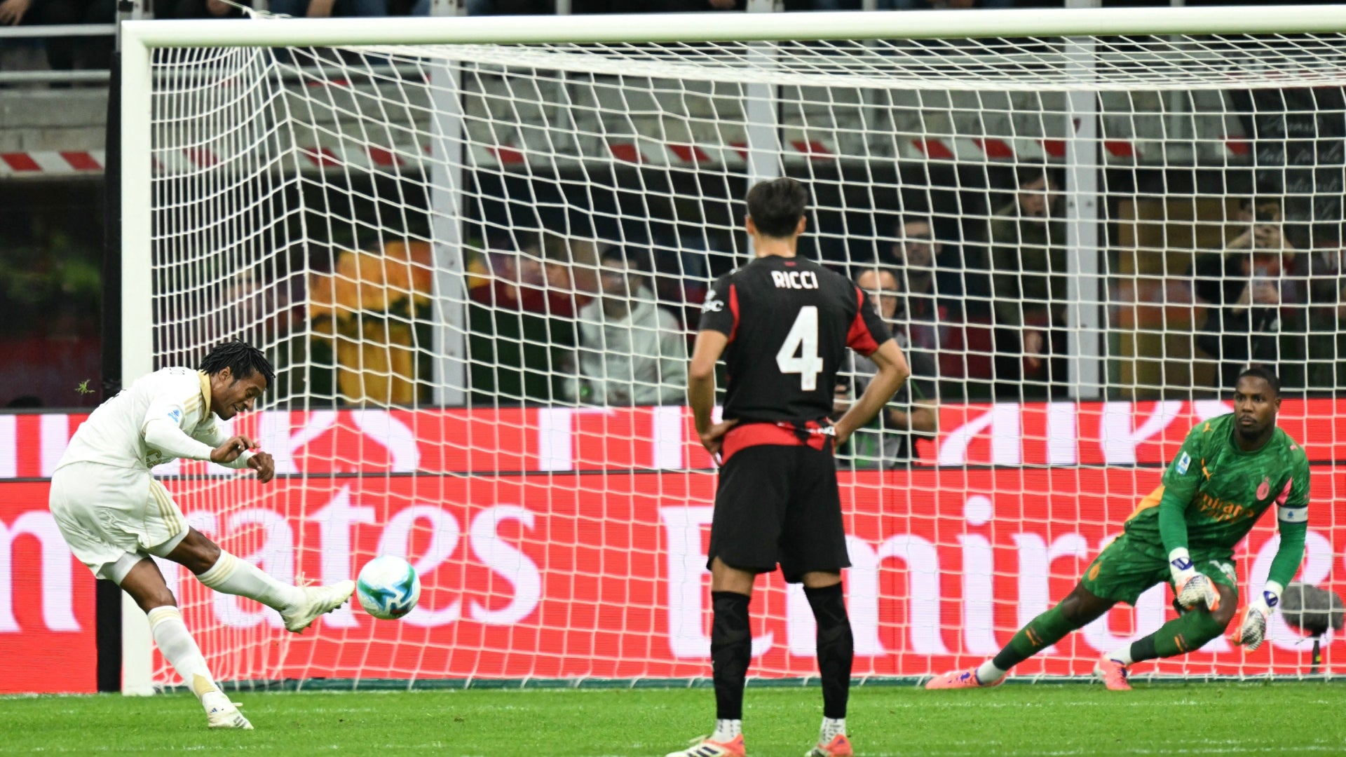 Cuadrado le marco gol a Milan con Pisa en Italia - AFP