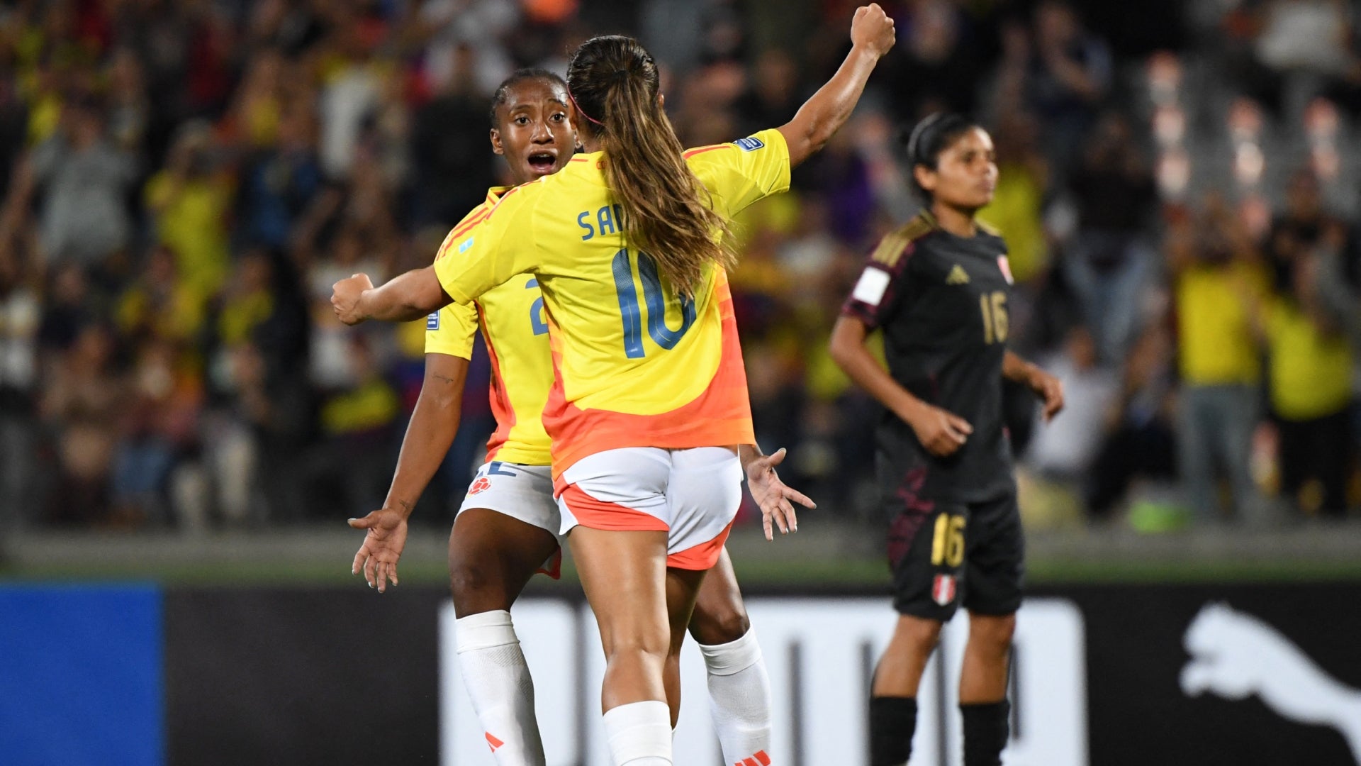 Leicy Santos facturo doblete y asistencia - AFP