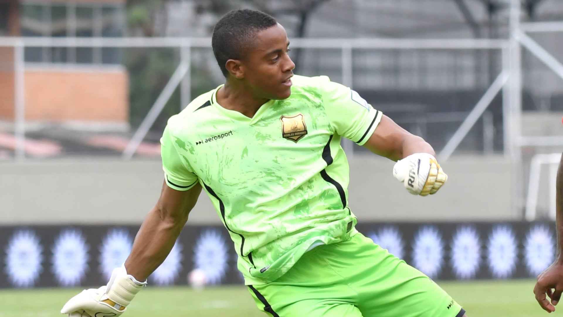 Wuilker Fariñez cometio penal de Aguilas vs Pereira - VizzorImage